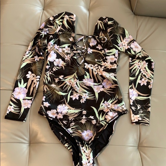 Volcom swimwear bodysuit - Picture 3 of 10